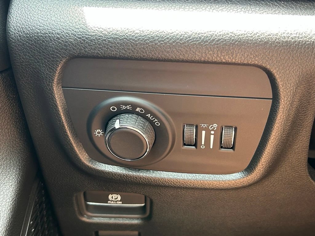 Used 2025 Jeep Grand Cherokee L Altitude RWD image 28