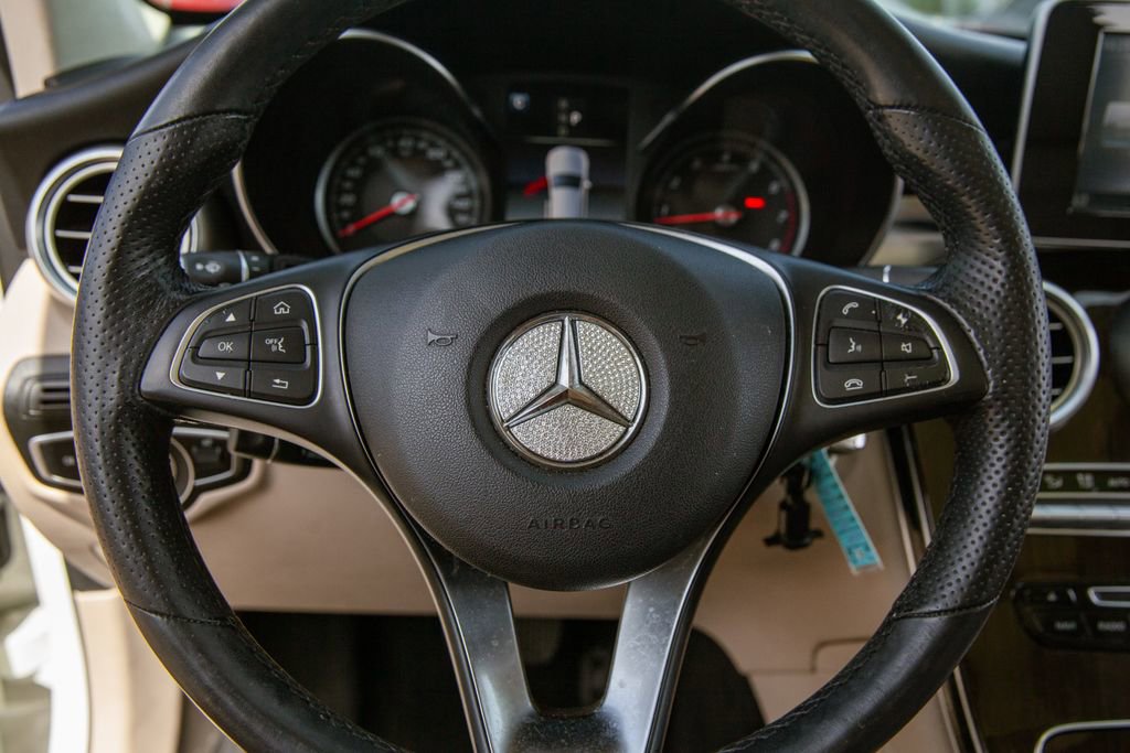 Used 2019 Mercedes-Benz GLC 300 4MATIC image 14