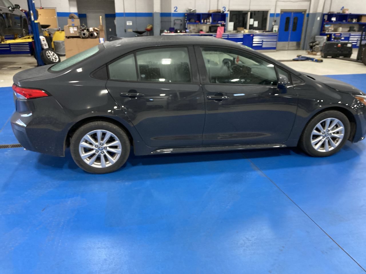 Used 2023 Toyota Corolla LE w/ LE Convenience Package FWD image 8