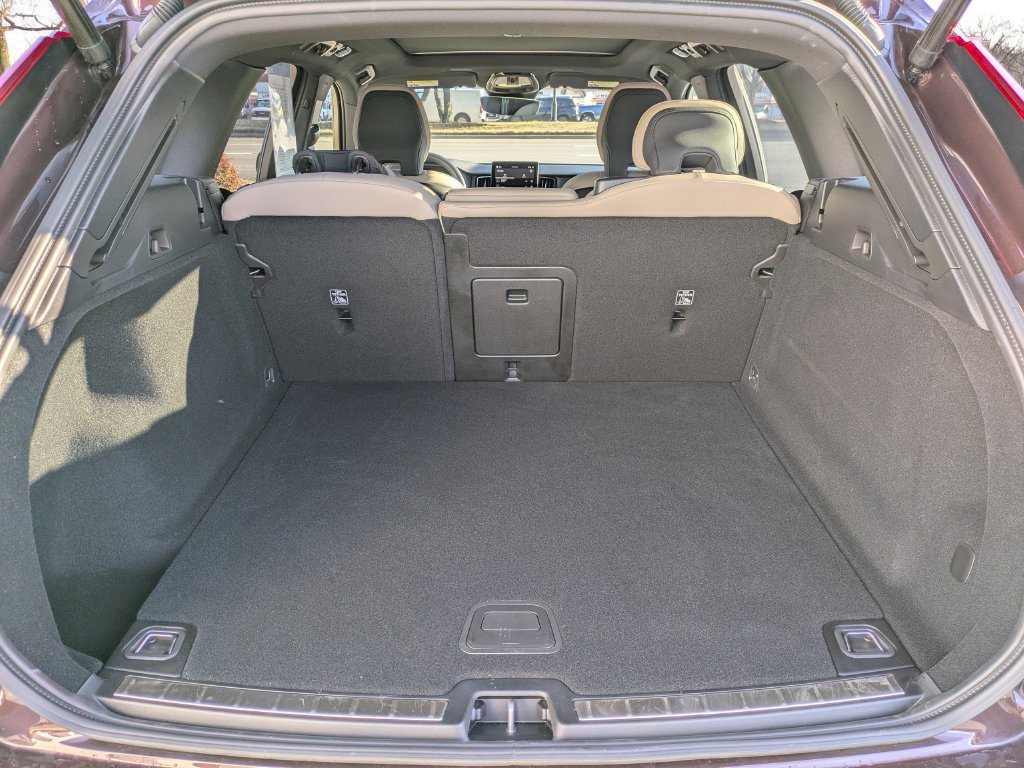 New 2026 Volvo XC60 B5 Plus w/ Climate Package AWD/4WD image 13