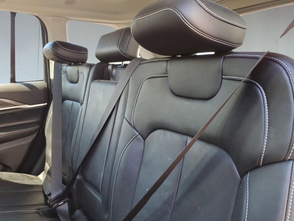 Used 2023 Jeep Grand Cherokee Limited image 12