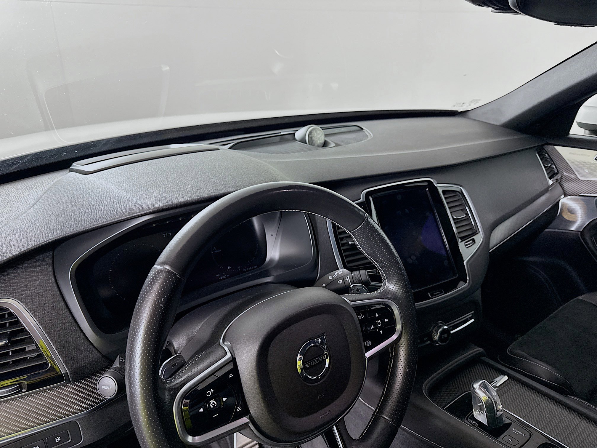 Used 2017 Volvo XC90 T8 R-Design w/ Vision Package image 9