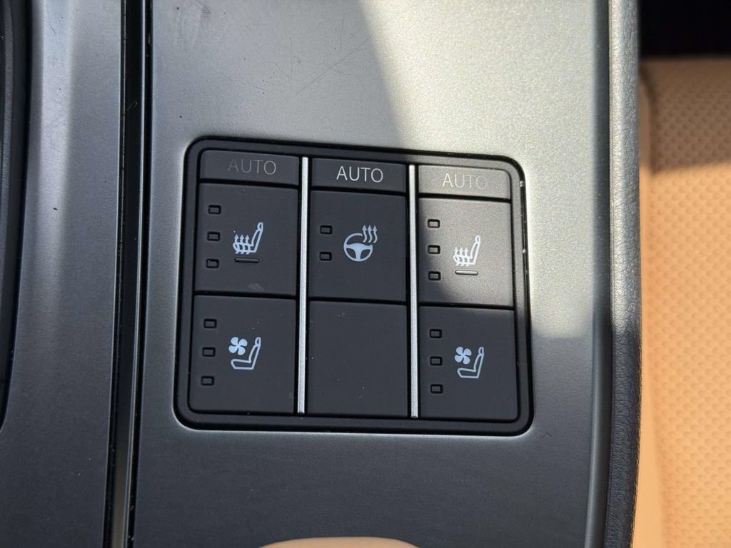 Used 2025 Lexus UX 300h AWD w/ Accessory Package (Z1) image 21