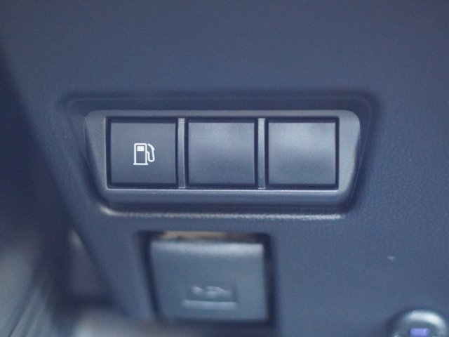 Used 2025 Toyota Prius LE FWD image 17