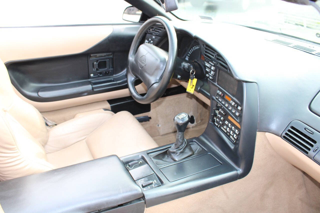 Used 1996 Chevrolet Corvette Convertible RWD image 12