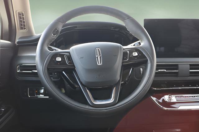 Used 2025 Lincoln Corsair Grand Touring w/ Equipment Group 301A image 15