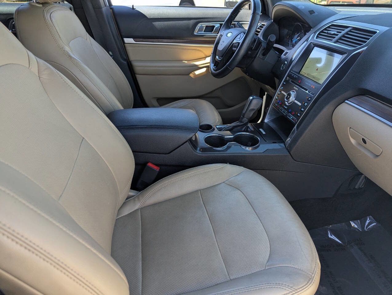 Used 2017 Ford Explorer Limited w/ Equipment Group 301A image 11
