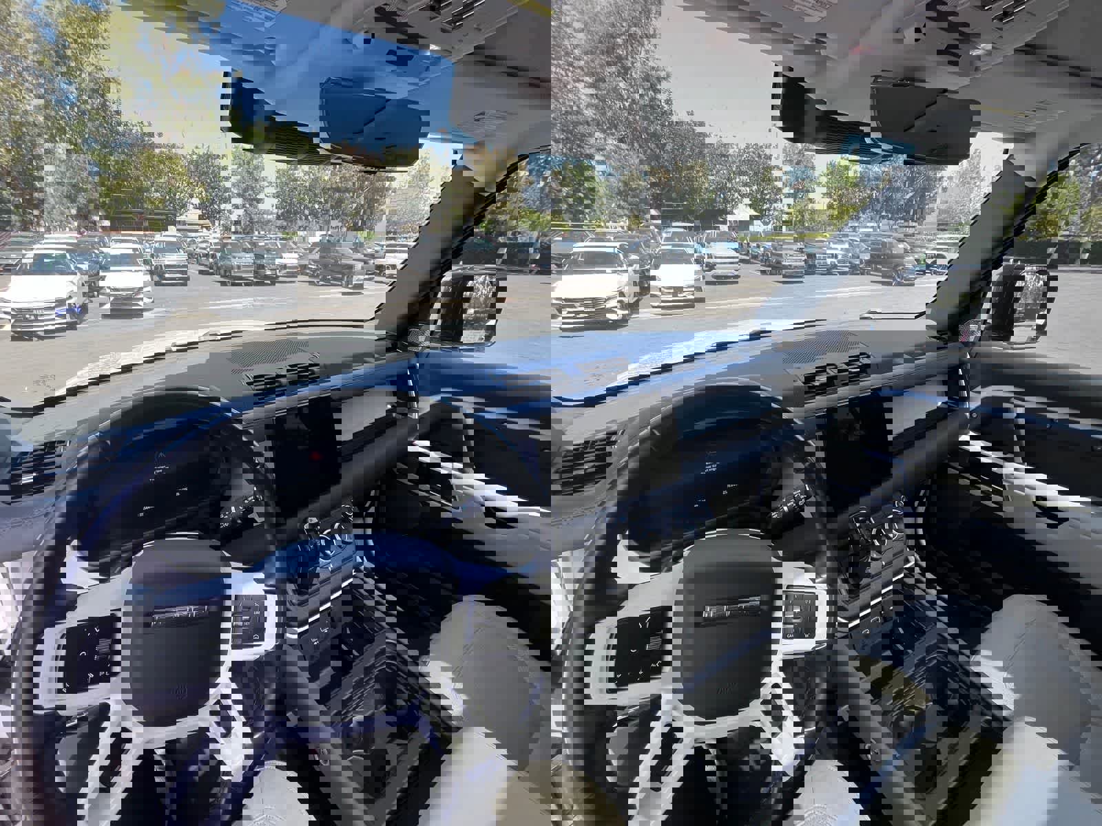 Used 2023 Land Rover Defender 130 SE image 8