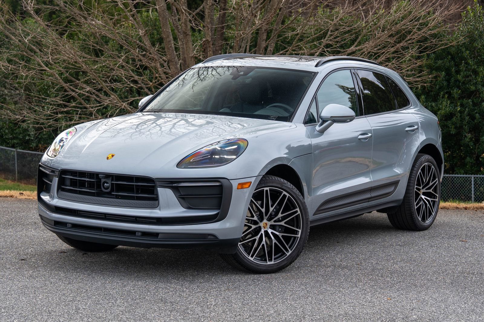 Certified 2025 Porsche Macan image 1