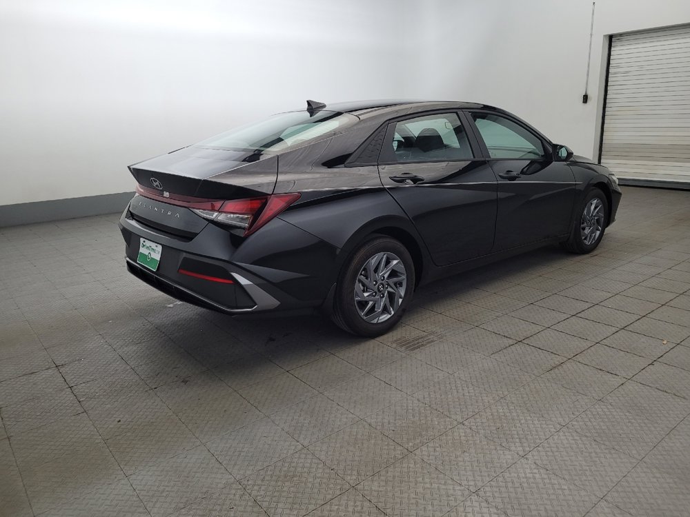 Used 2024 Hyundai Elantra SEL FWD image 10