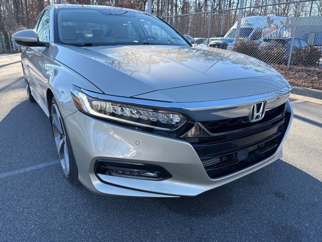 Used 2018 Honda Accord Touring image 3