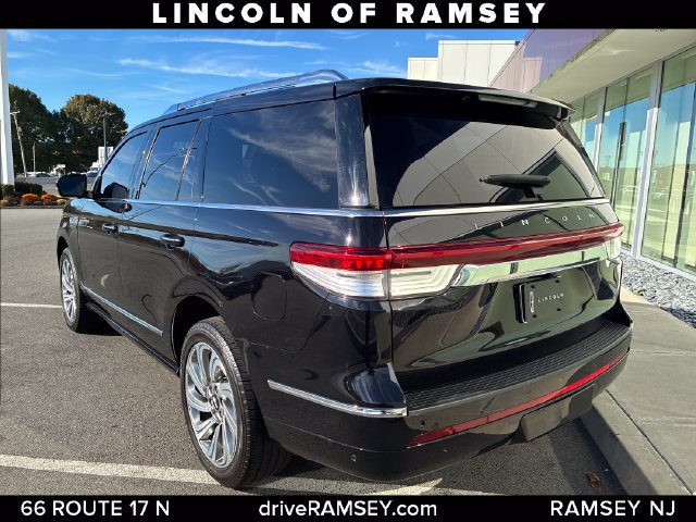 Certified 2023 Lincoln Navigator Reserve AWD/4WD image 3