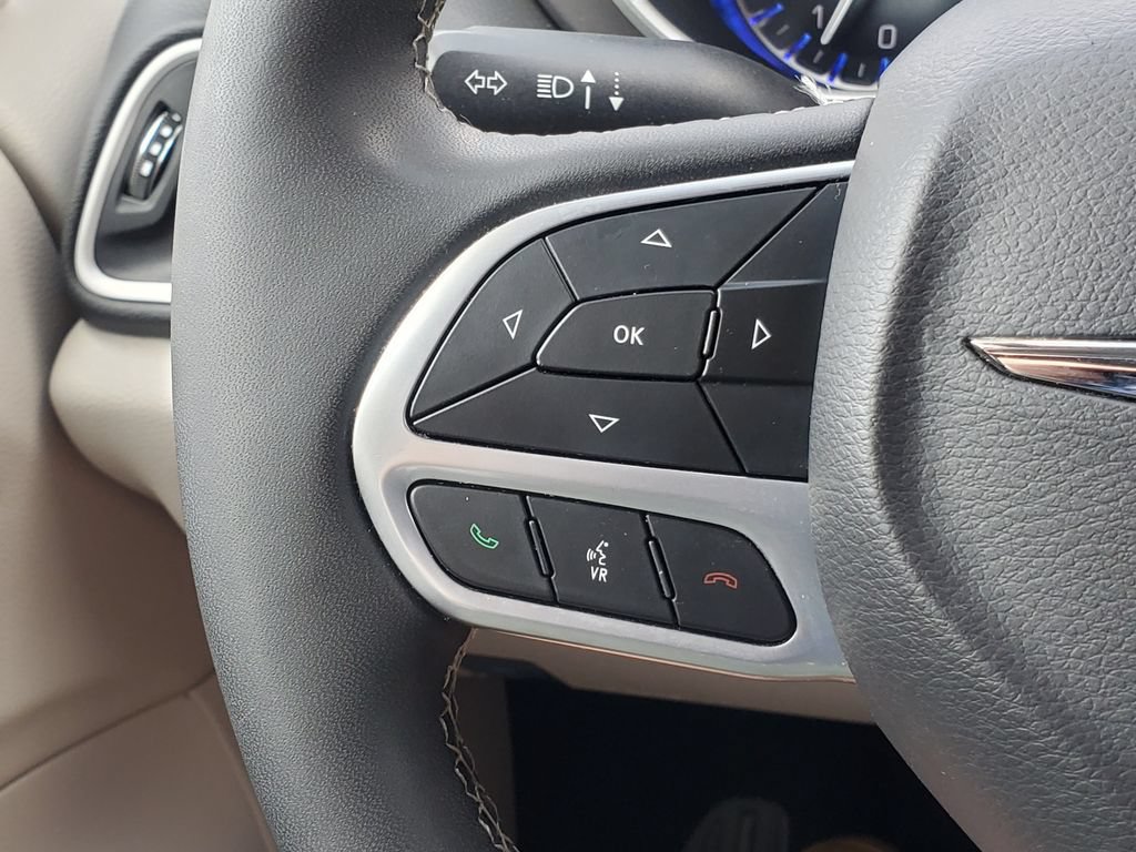 Used 2024 Chrysler Pacifica Touring-L FWD image 14
