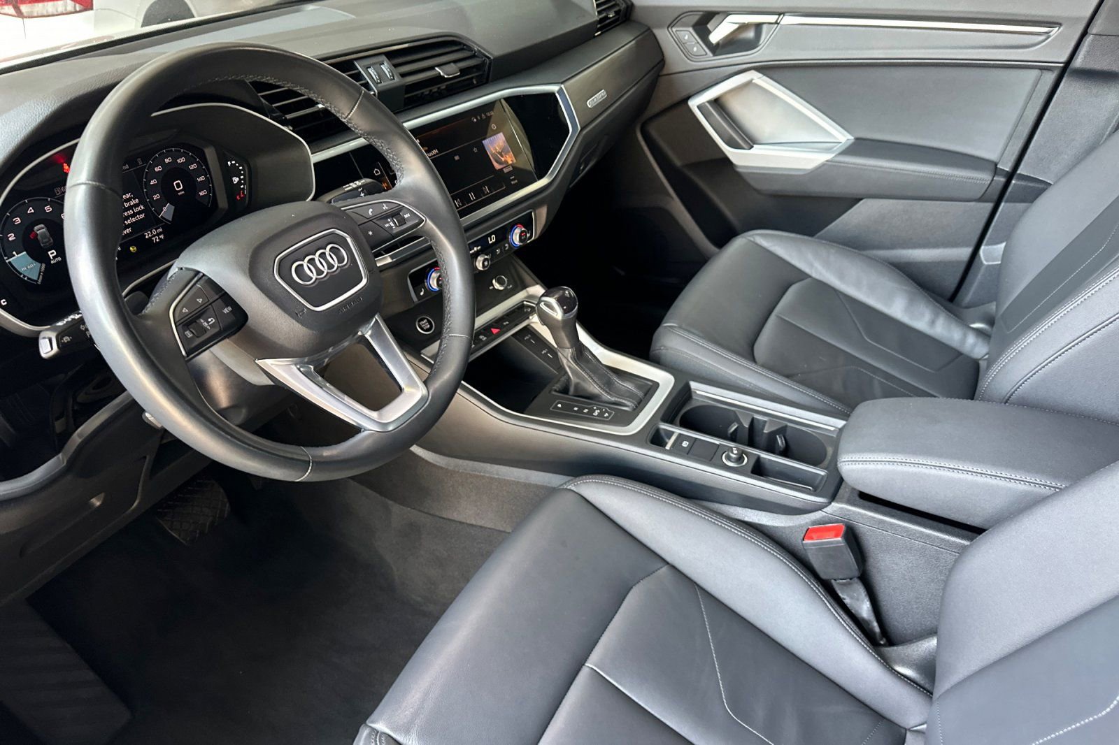Used 2023 Audi Q3 2.0T Premium w/ Convenience Package AWD/4WD image 10