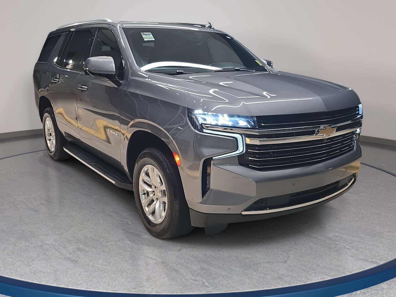 Used 2022 Chevrolet Tahoe LT w/ Luxury Package AWD/4WD image 3