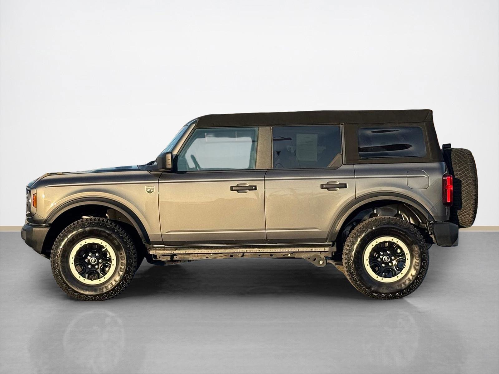 Used 2023 Ford Bronco Big Bend w/ Sasquatch Package image 4
