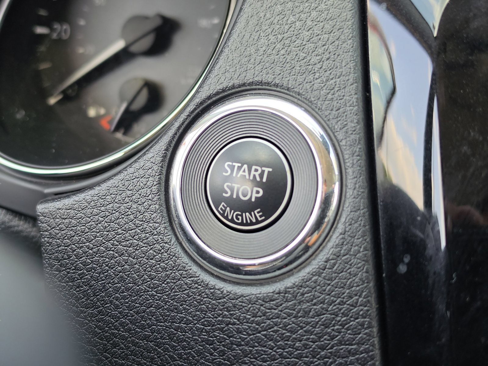 Used 2022 Nissan Rogue Sport SV w/ Technology Package FWD image 32