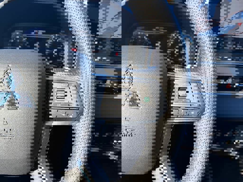 New 2026 Mitsubishi Outlander SEL image 17