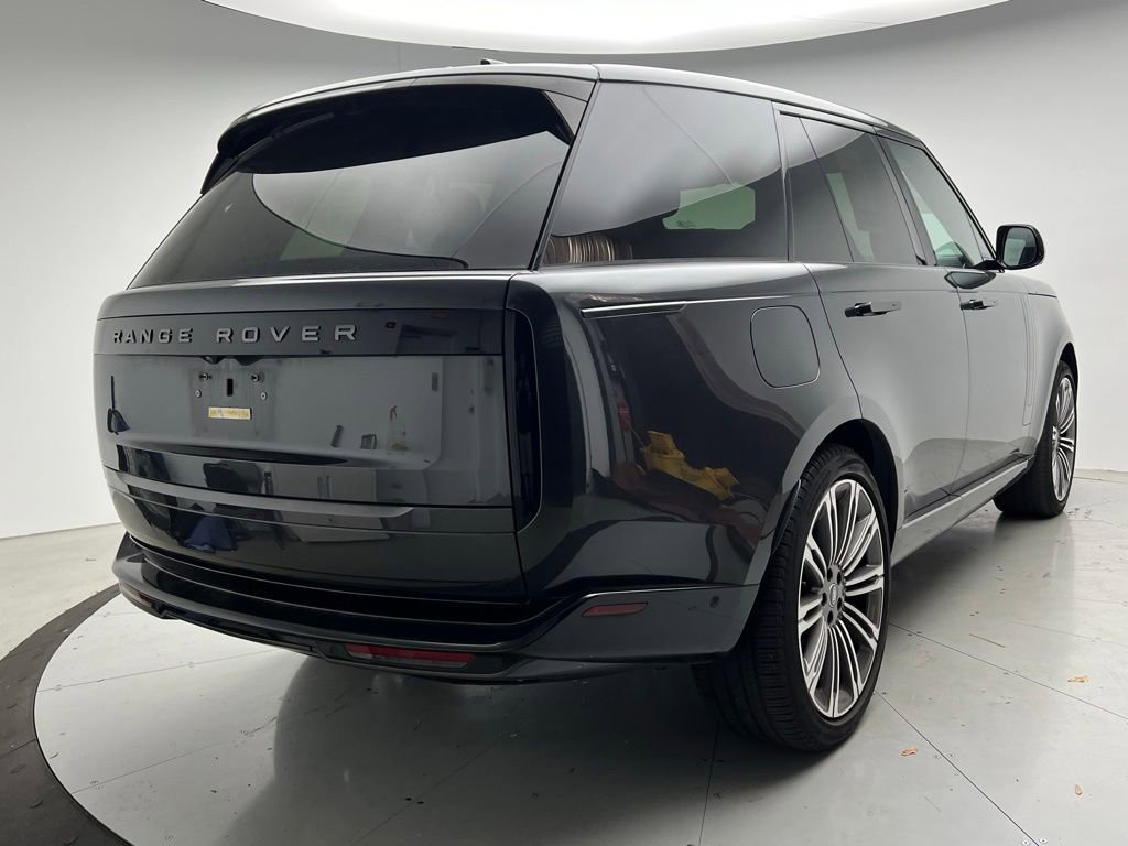 Used 2024 Land Rover Range Rover SE AWD/4WD image 3