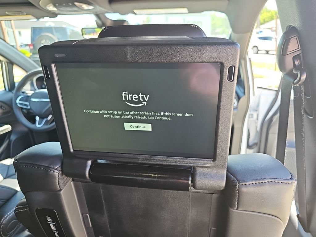 Used 2025 Chrysler Pacifica Select w/ Uconnect Theater Family Group AWD/4WD image 31