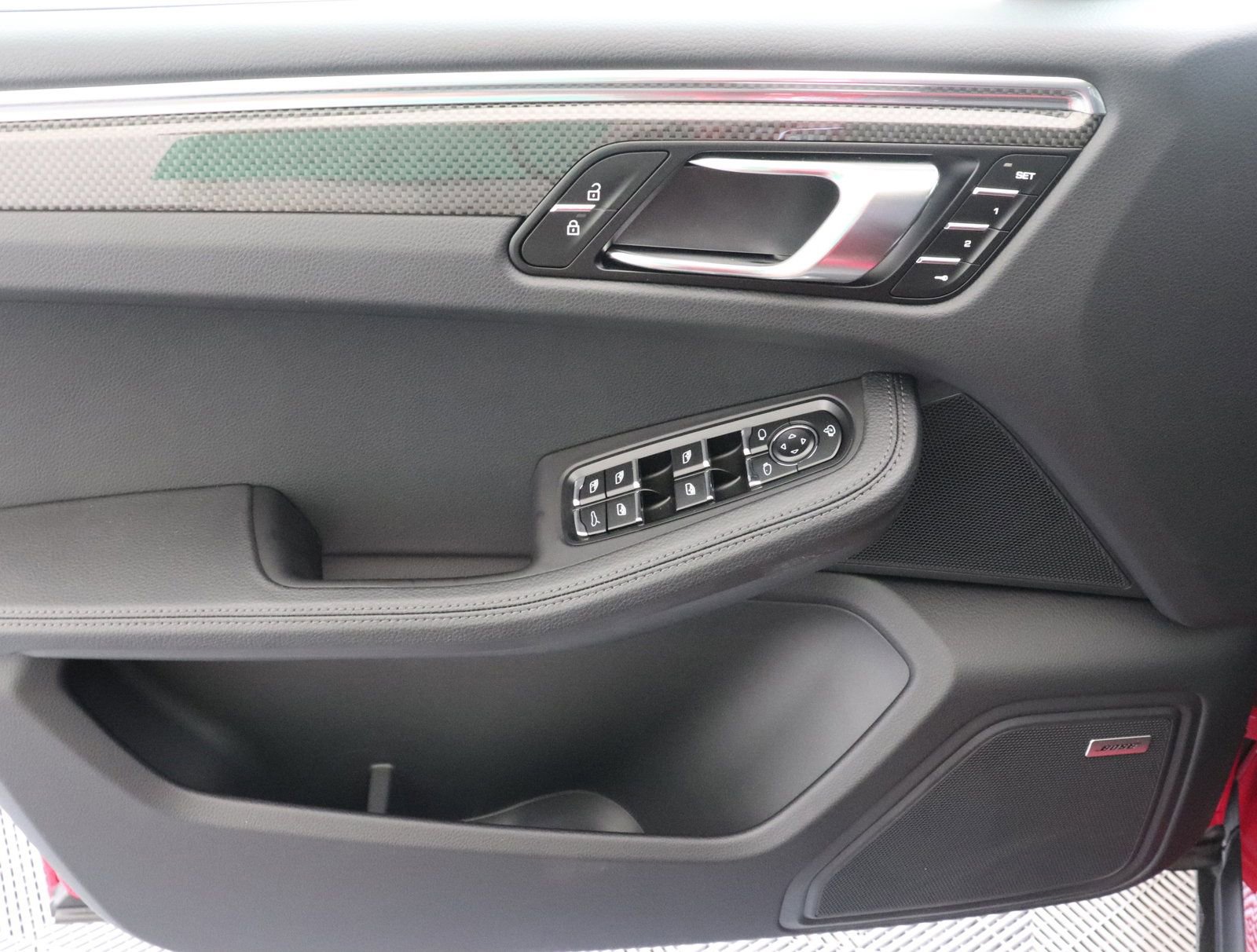 Used 2025 Porsche Macan image 25