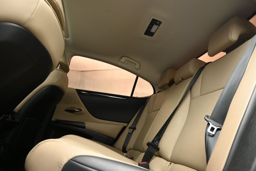 Used 2019 Lexus ES 300h w/ Premium Package FWD image 13