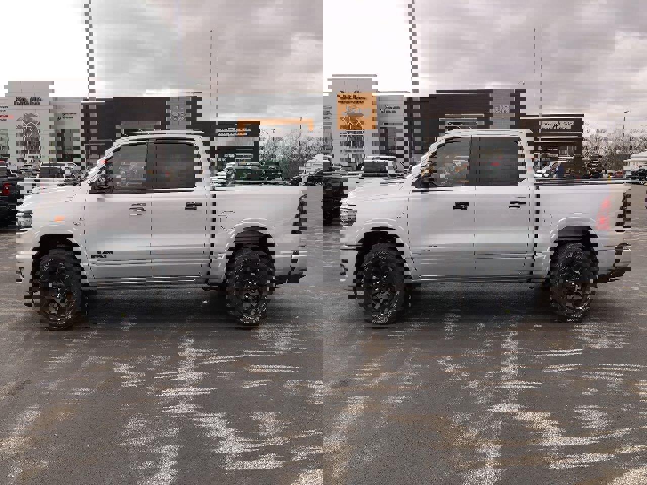 New 2026 RAM 1500 4x4 Crew Cab image 11