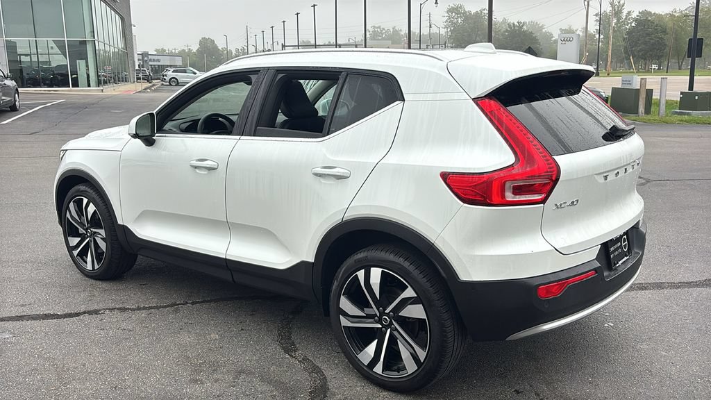 Certified 2024 Volvo XC40 B5 Plus w/ Climate Package AWD/4WD image 4