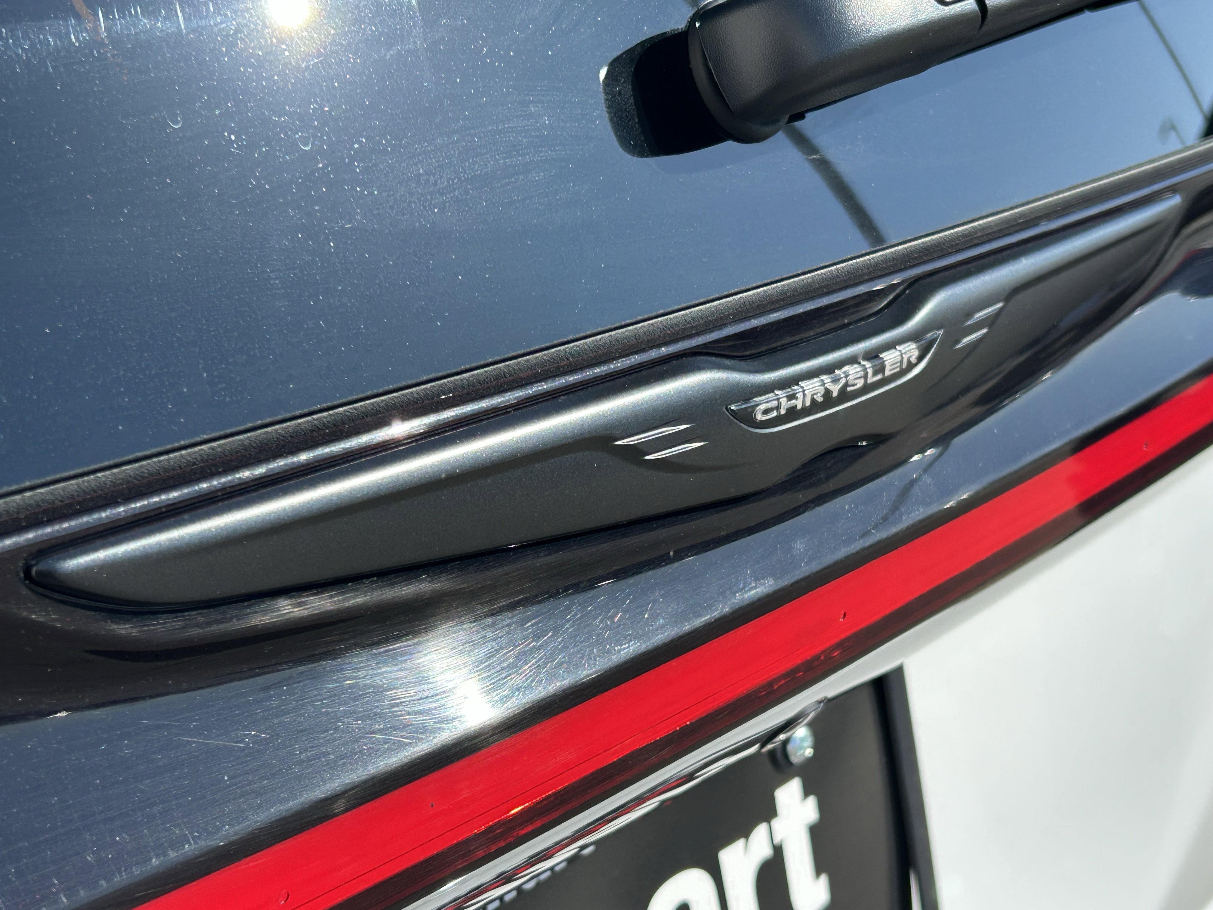 Used 2025 Chrysler Pacifica Limited image 7