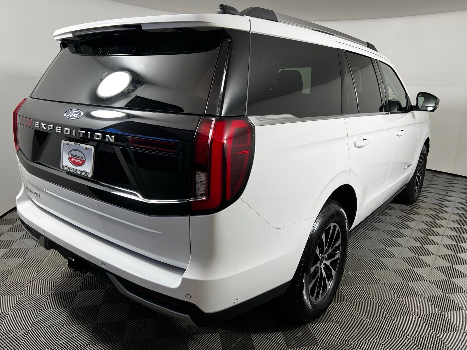 Used 2025 Ford Expedition Platinum AWD/4WD image 5