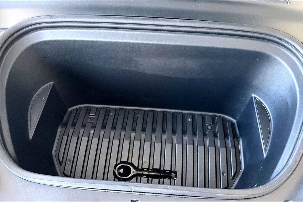 Used 2021 Tesla Model Y Long Range image 31