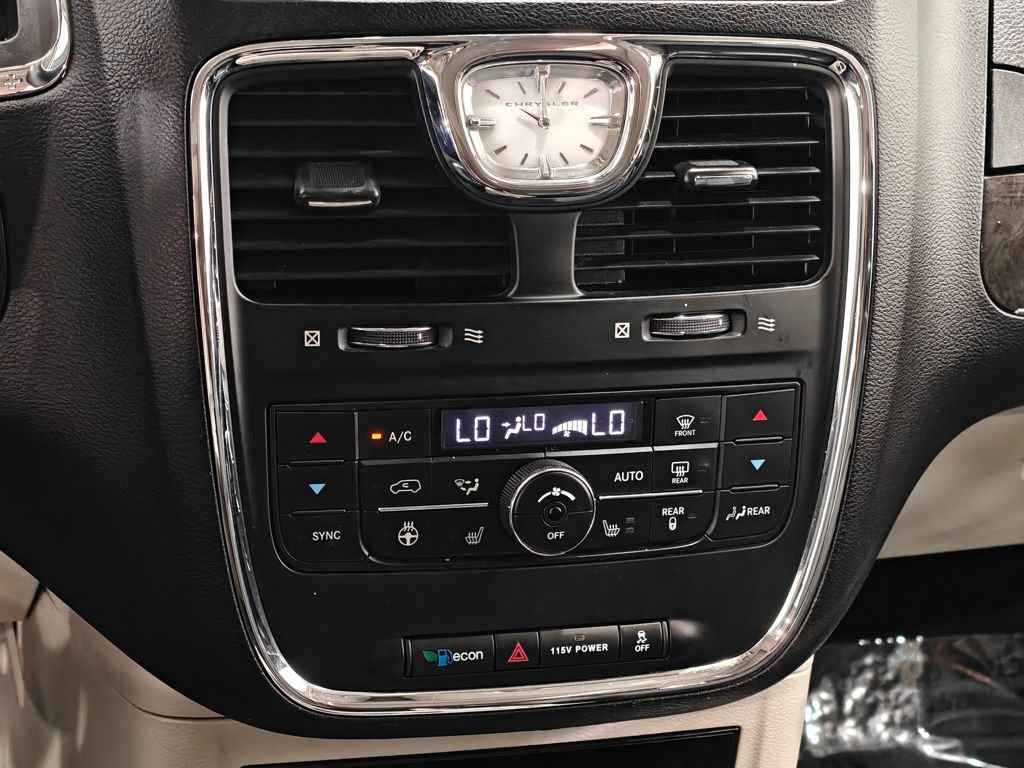 Used 2016 Chrysler Town & Country Touring-L FWD image 8