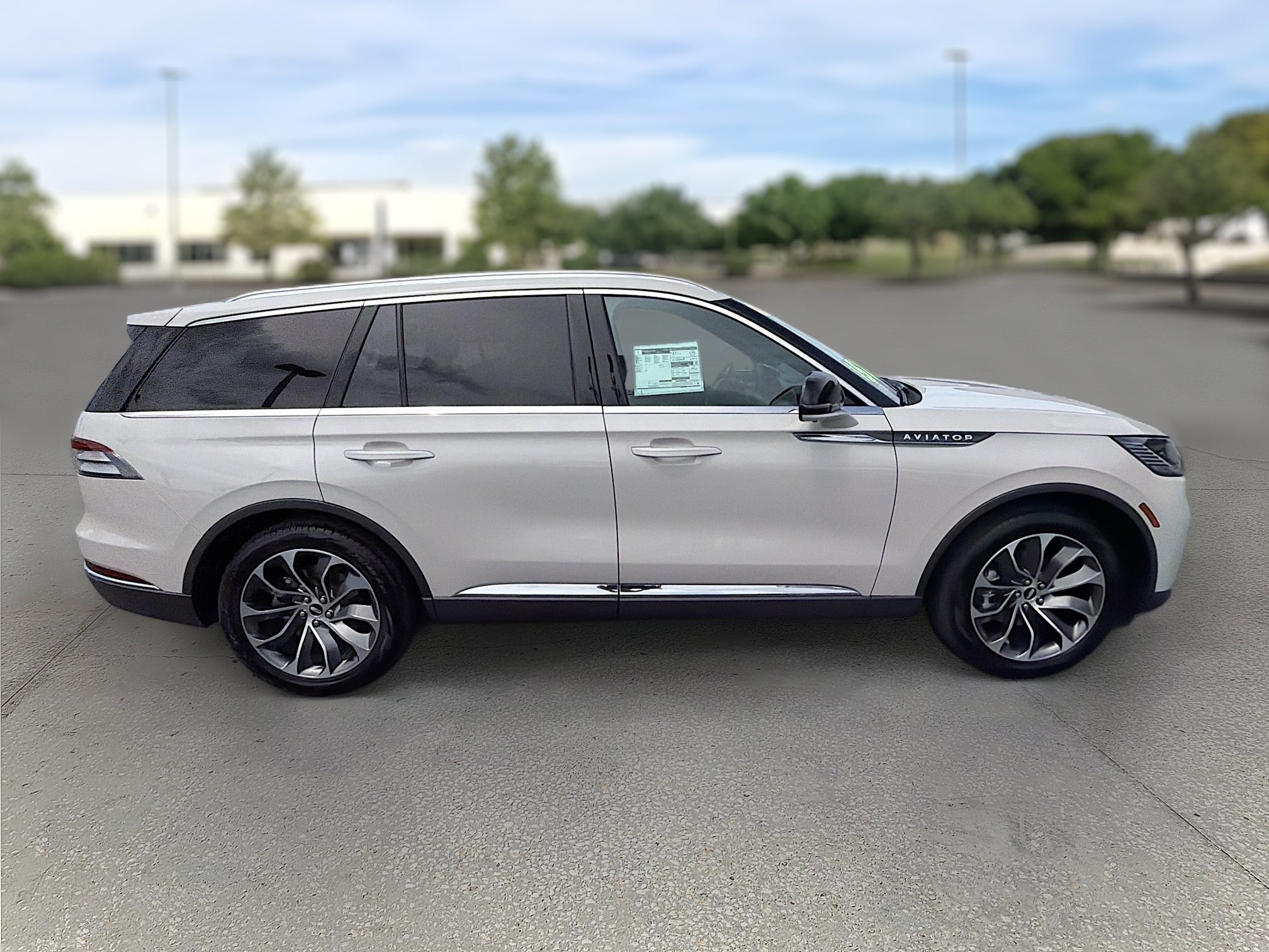 Used 2025 Lincoln Aviator Reserve w/ Illumination Package RWD image 8