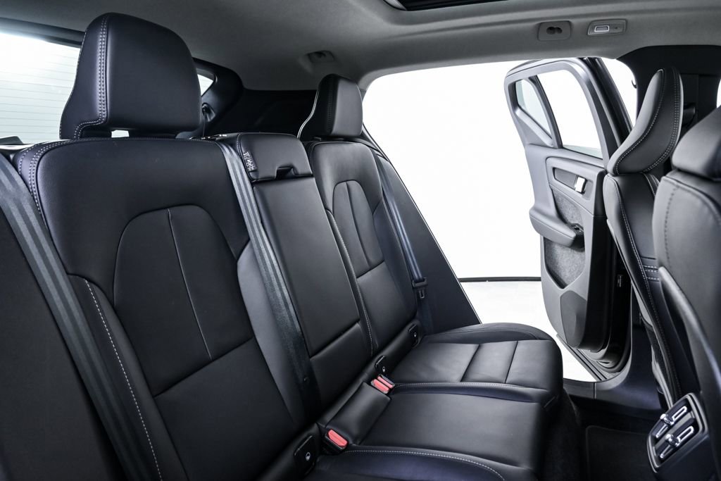 Certified 2025 Volvo XC40 B5 Plus image 23