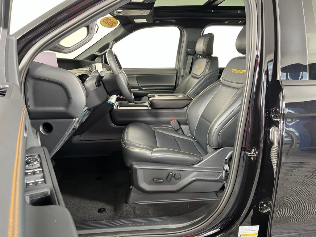 Used 2025 Ford Expedition Tremor AWD/4WD image 28