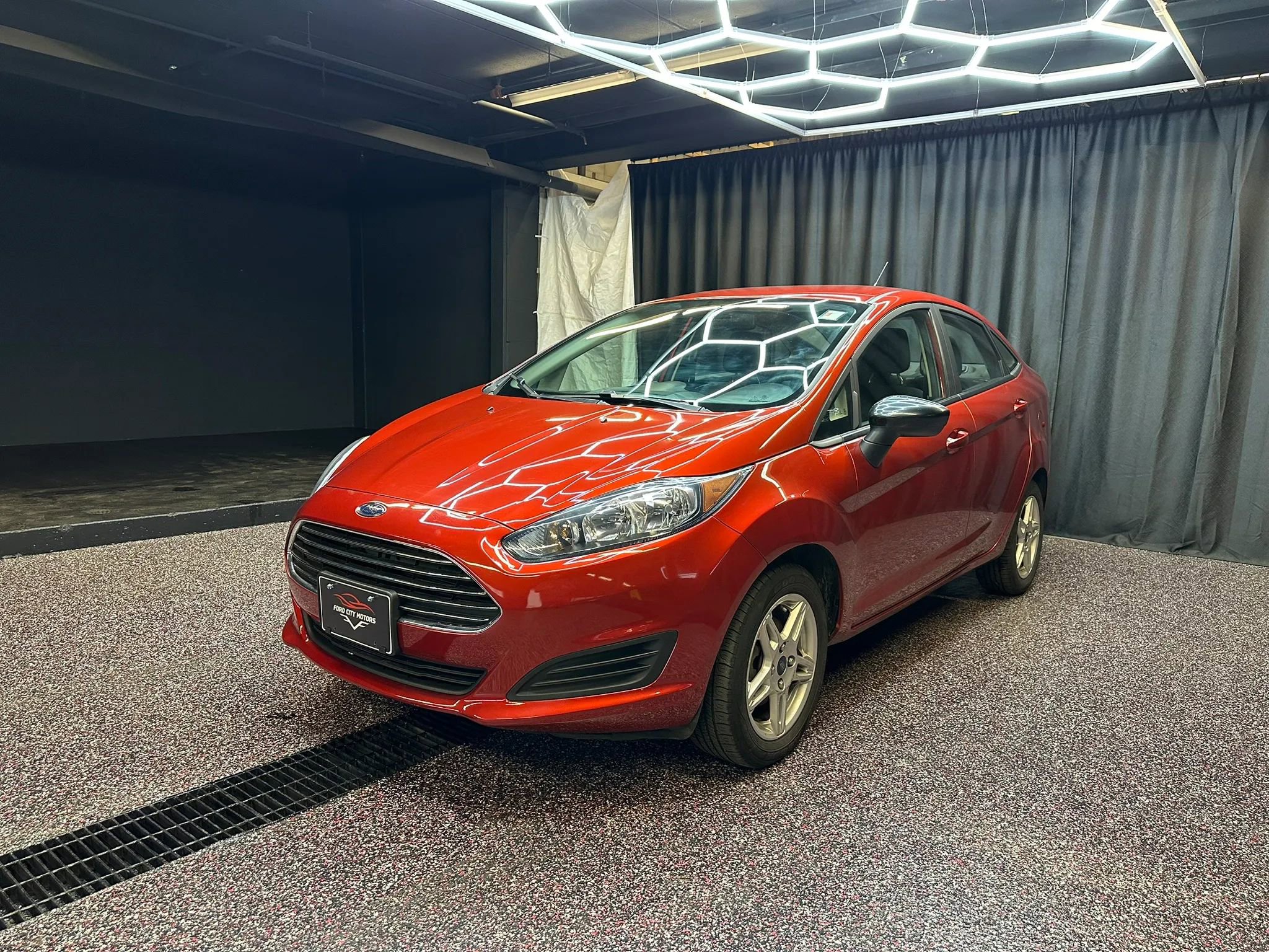 Used 2018 Ford Fiesta SE FWD image 3