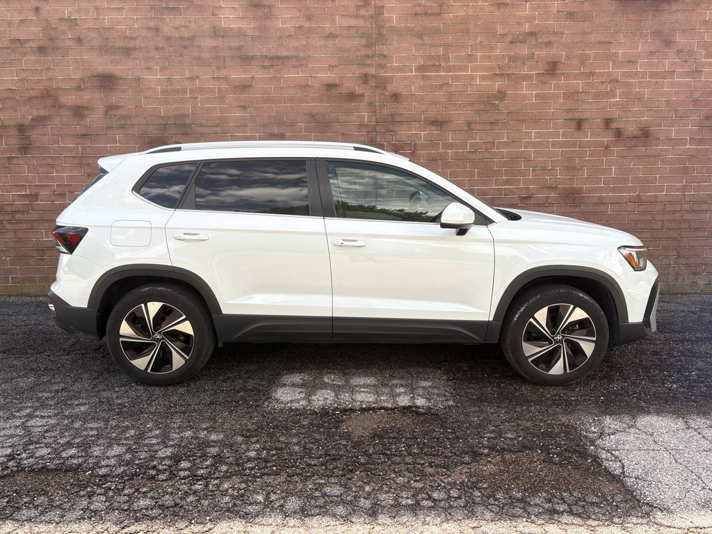 Used 2025 Volkswagen Taos SE AWD/4WD image 7