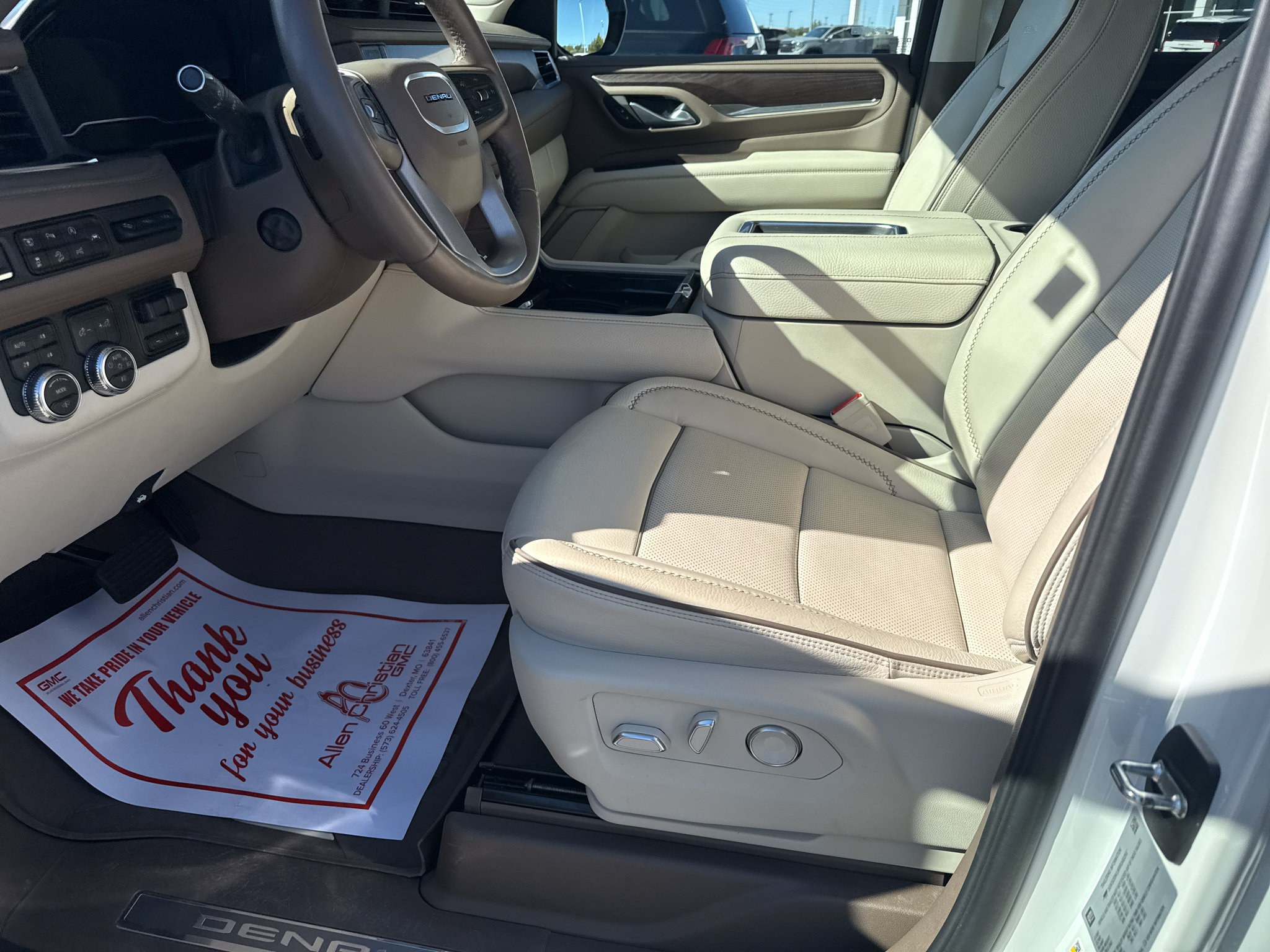 Used 2024 GMC Yukon Denali w/ Advanced Technology Package AWD/4WD image 13