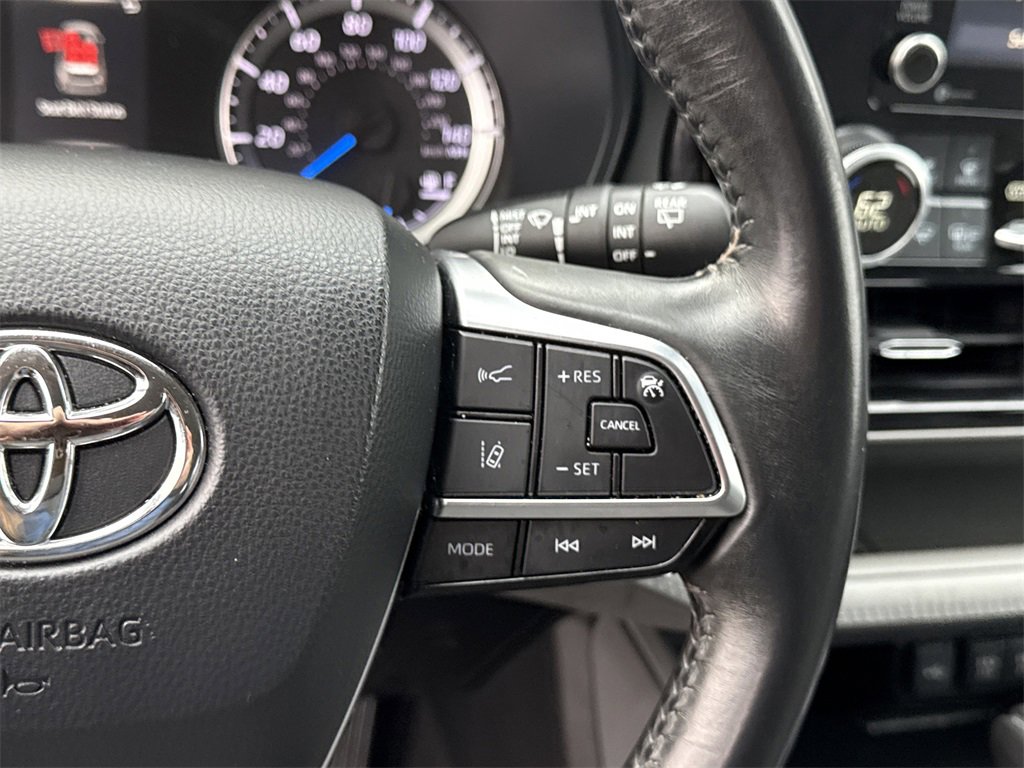 Used 2021 Toyota Highlander LE image 30