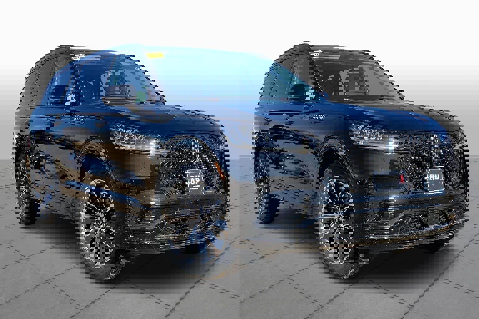 New 2026 Lincoln Aviator AWD w/ Jet Appearance Package image 2