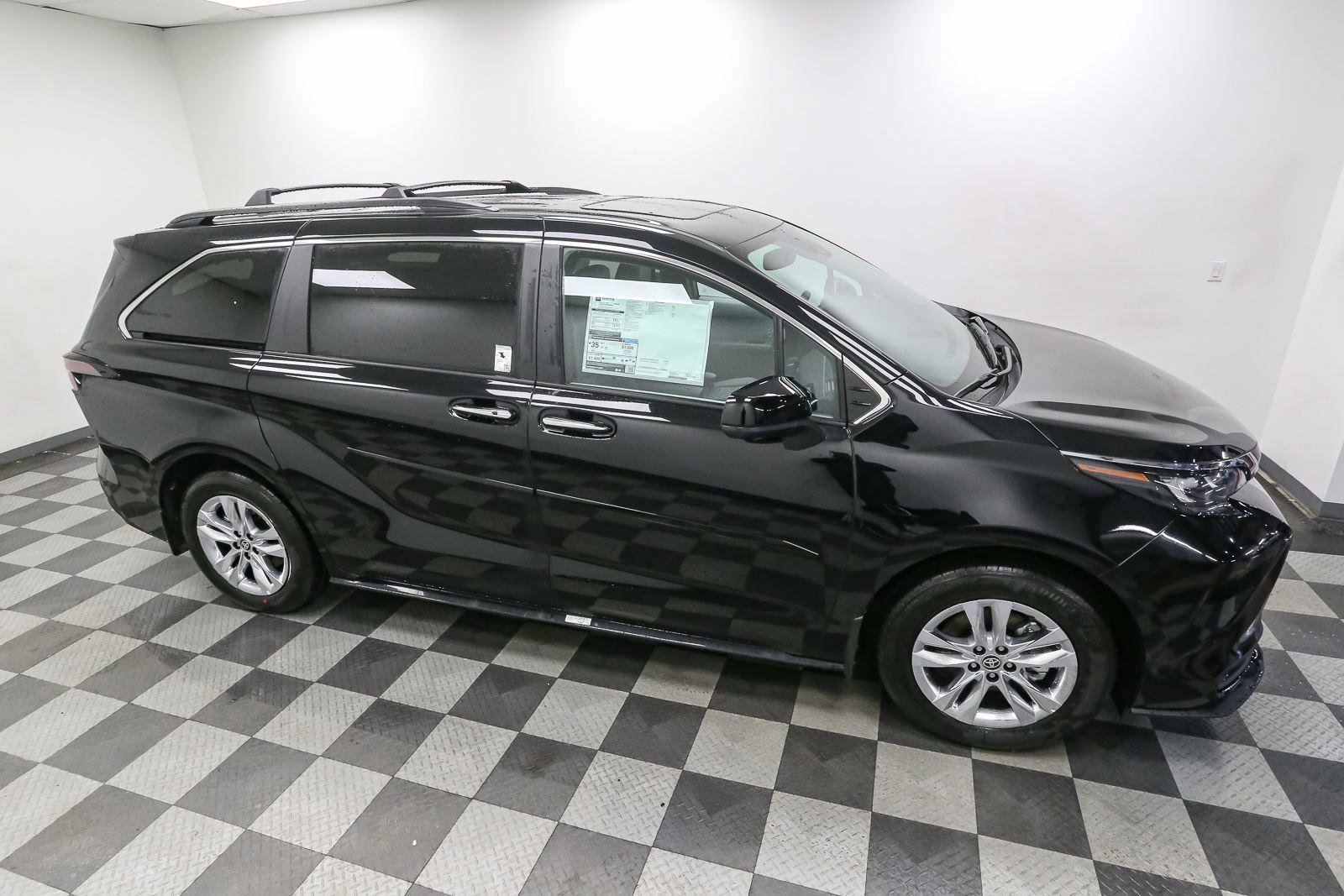 New 2026 Toyota Sienna XLE image 5