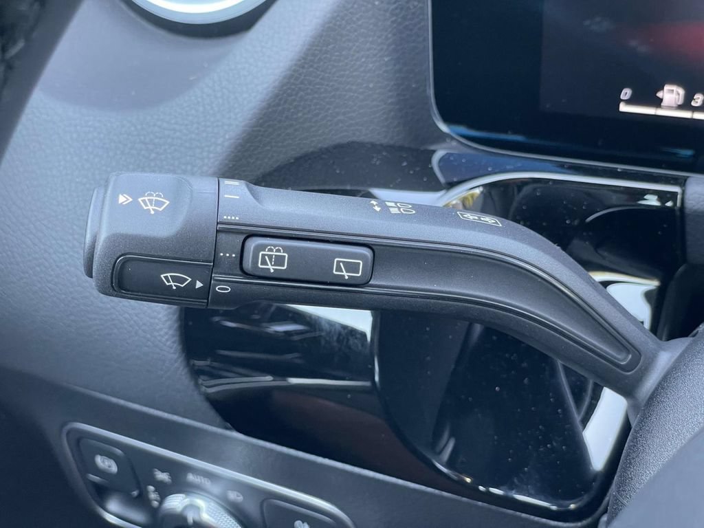 Used 2025 Mercedes-Benz GLA 35 AMG 4MATIC image 30