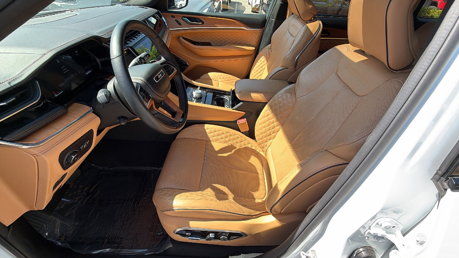 Used 2024 Jeep Grand Cherokee Summit AWD/4WD image 16