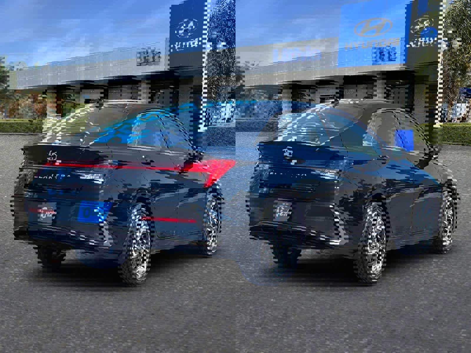 New 2025 Hyundai Elantra SEL video 2