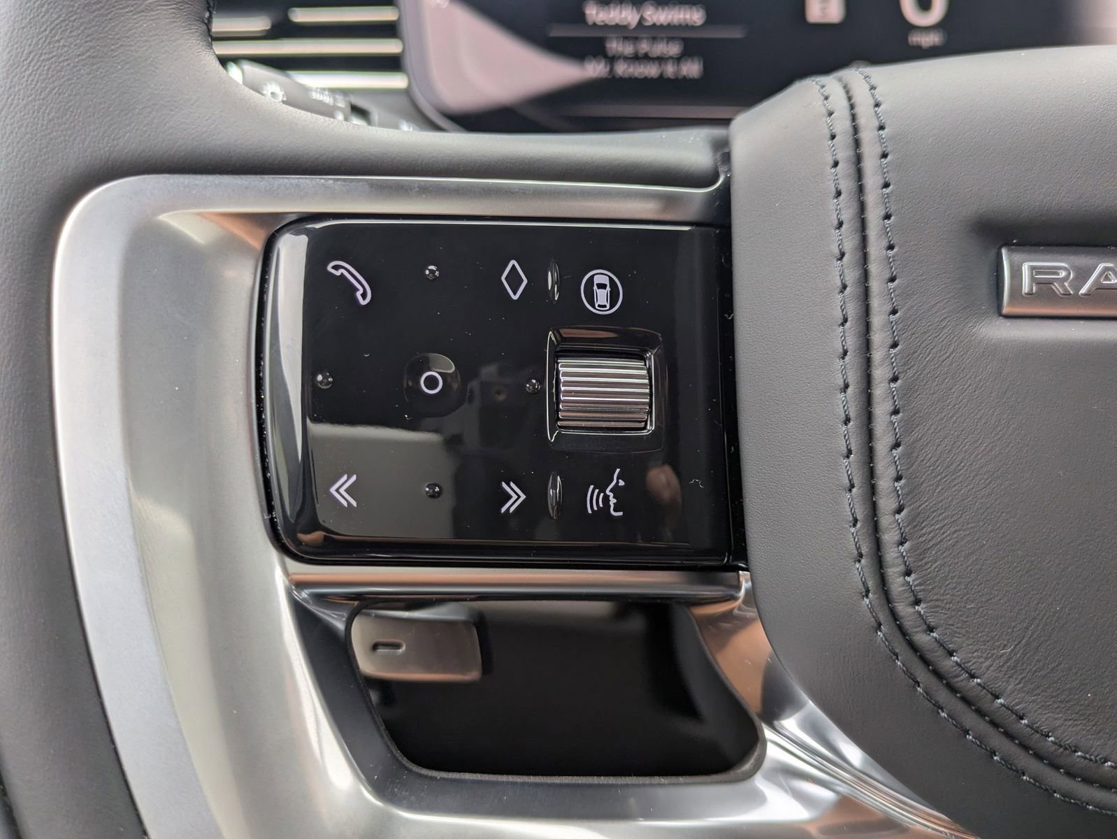 New 2026 Land Rover Range Rover SV AWD/4WD image 17