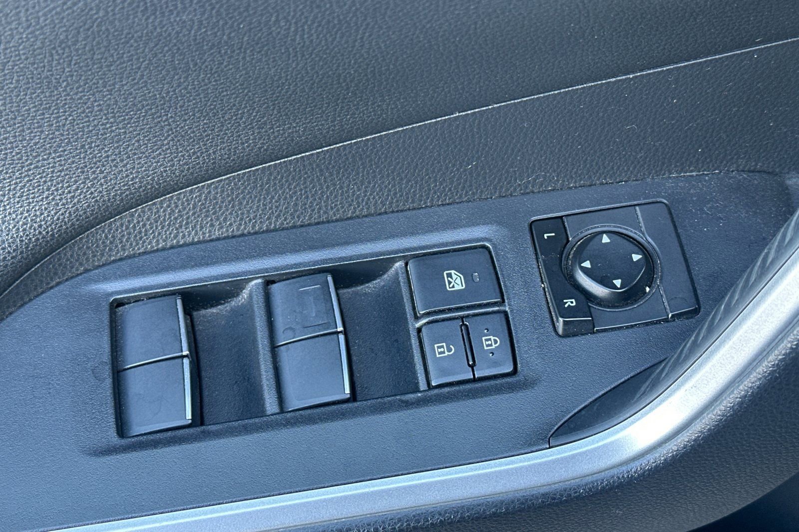 Used 2019 Toyota RAV4 XSE w/ XSE Weather Package image 12