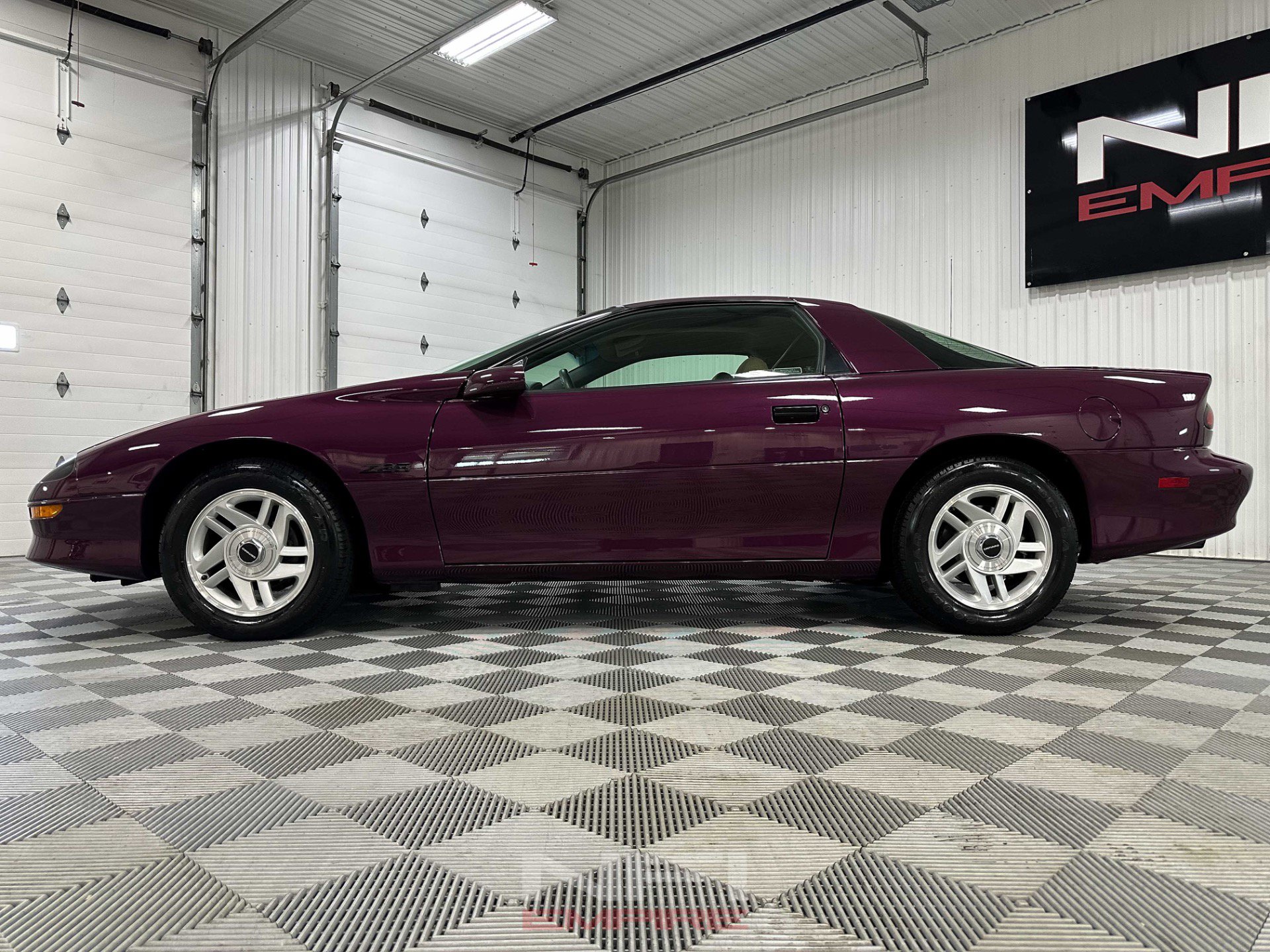 Used 1995 Chevrolet Camaro Z28 RWD image 11