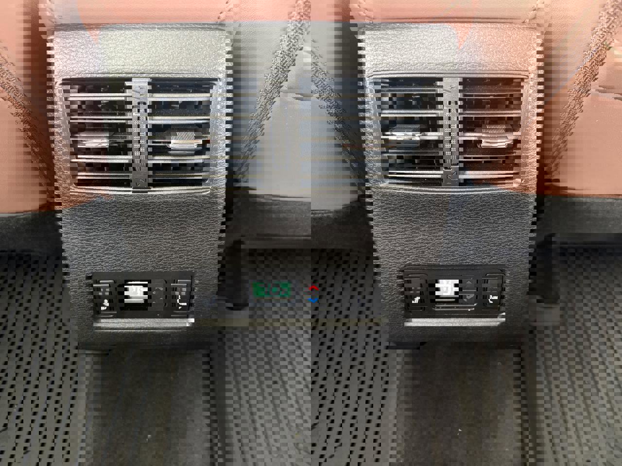 Used 2025 Mitsubishi Outlander SEL image 41