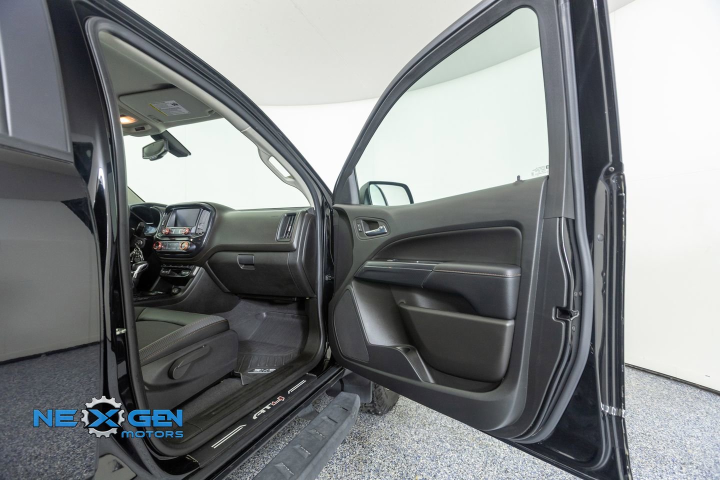 Used 2022 GMC Canyon AT4 AWD/4WD image 40
