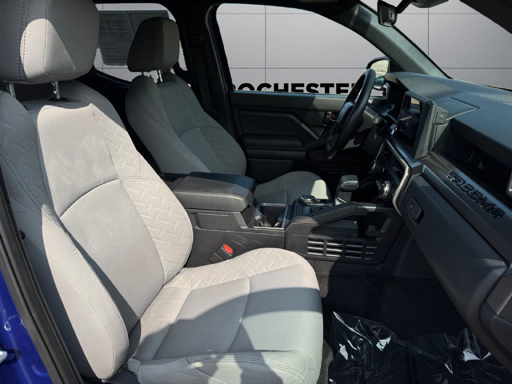 Certified 2025 Toyota Tacoma SR5 AWD/4WD image 17